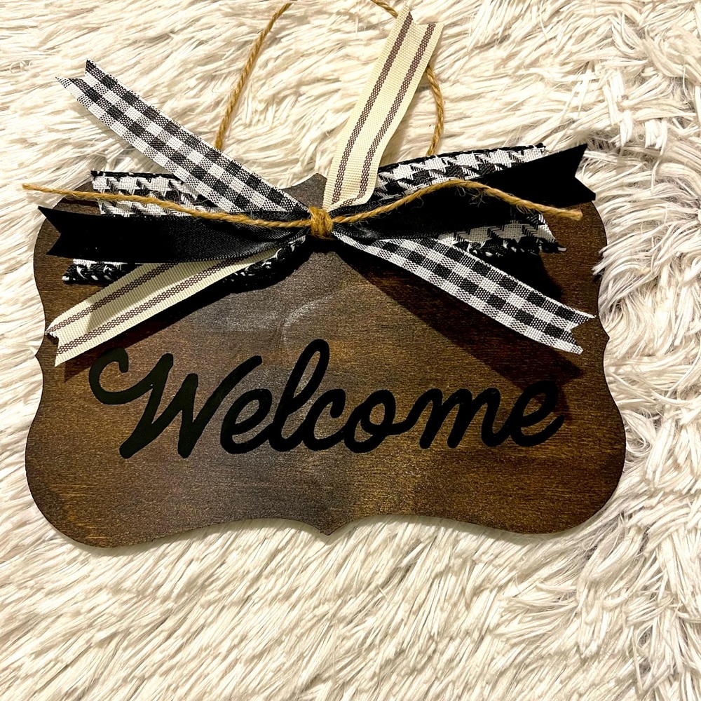 Small Welcome sign